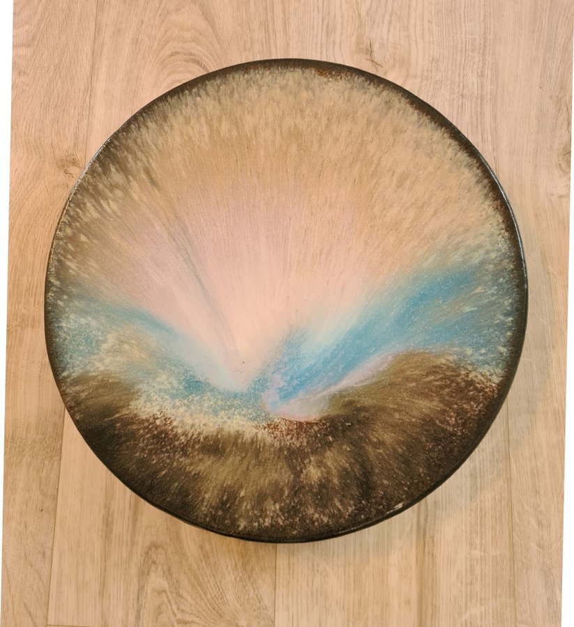 Nittsjö keramik, Thomas Hellström, Vägghängd tallrik 44 cm i diameter