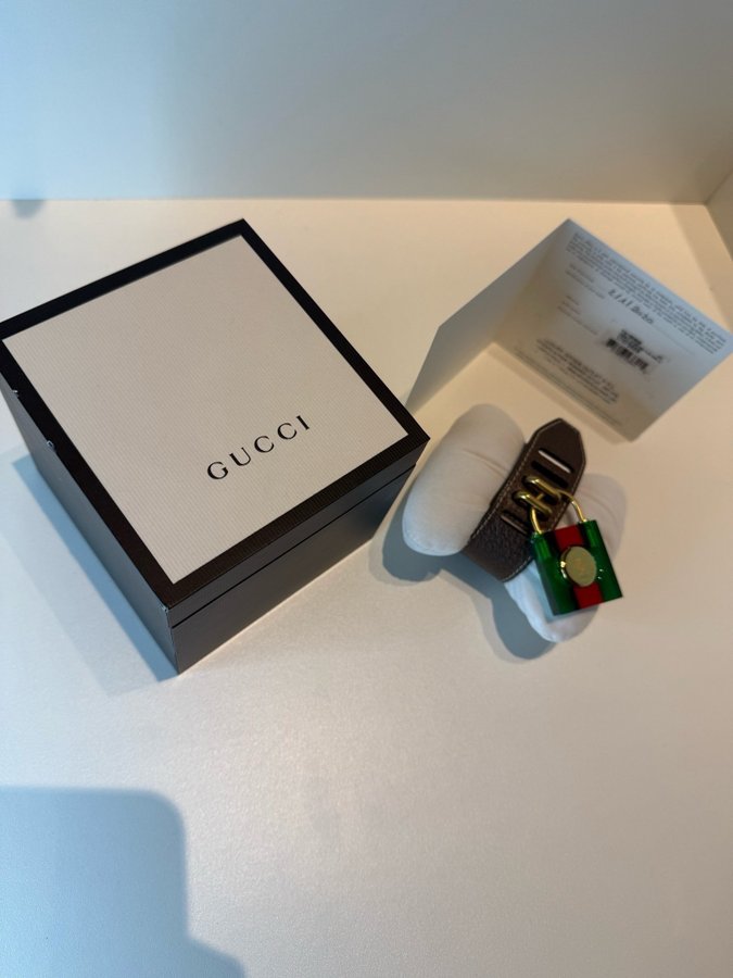 Gucci Kvarts Damklocka med Låsdesign