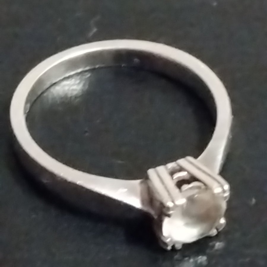 Fin vintage silver 925 ring med berg krystall.Stl 17,5 . Sverige.