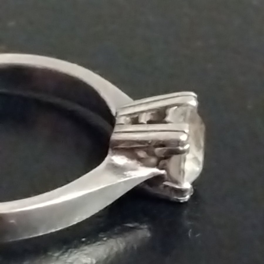 Fin vintage silver 925 ring med berg krystall.Stl 17,5 . Sverige.