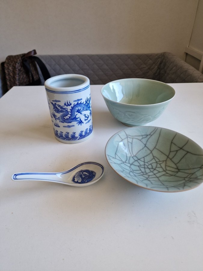 A group of four pieces of Chinese porcelain