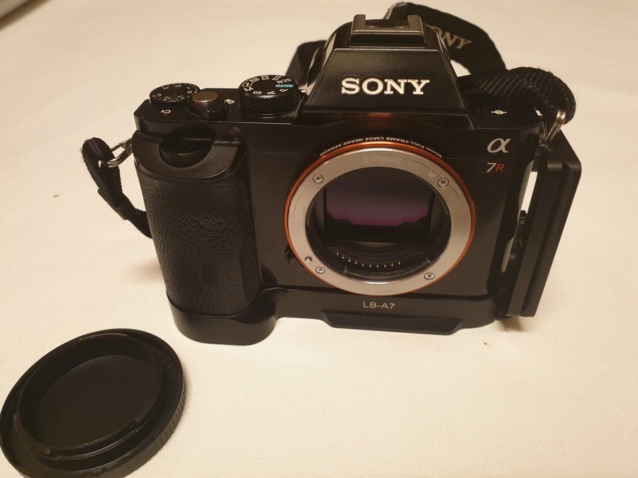 Sony A7R med 2st Batteri och laddare