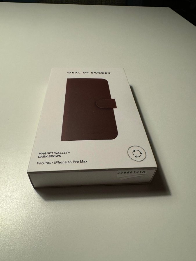 Nytt Ideal of Sweden Magnet Wallet+ Dark Brown iPhone 15 Pro Max