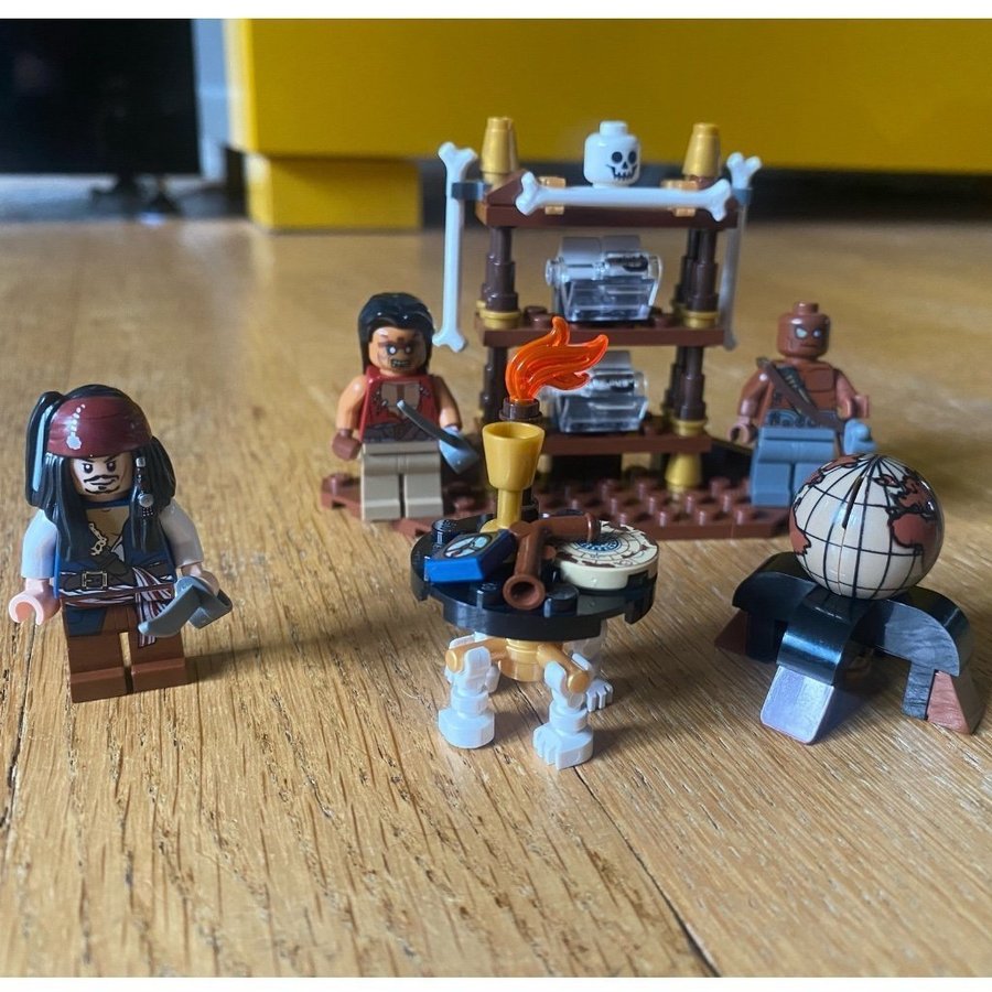 Lego Pirates of the Caribbean 4191 - The Captain's Cabin