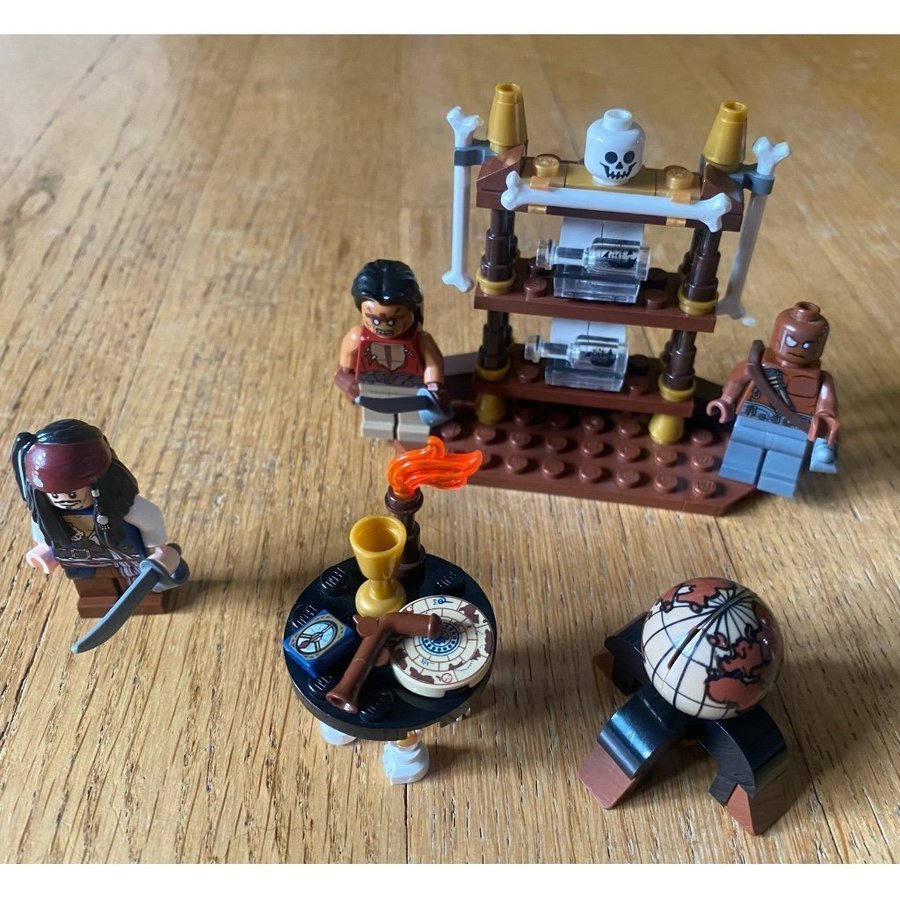 Lego Pirates of the Caribbean 4191 - The Captain's Cabin