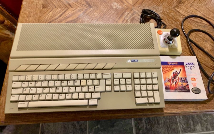 Atari 1040 ST med tillbehör