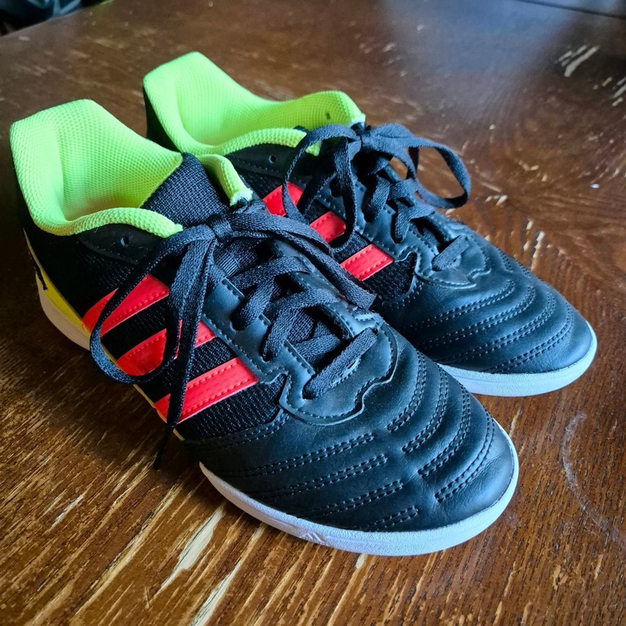 Futsalskor Adidas stl 37 i nyskick!