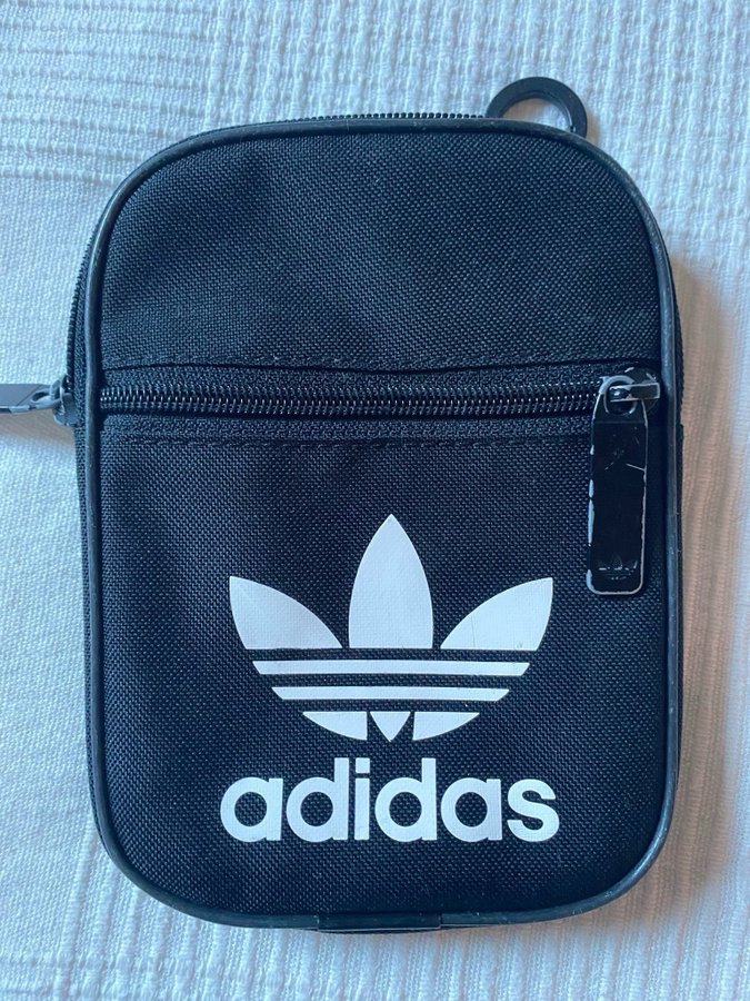 Adidas axelväska