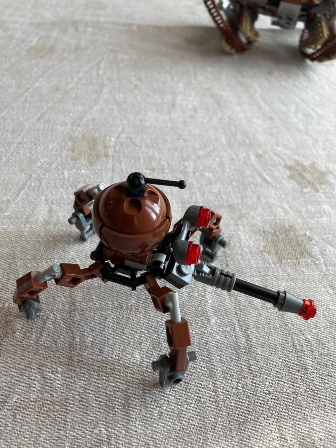 LEGO Star Wars 7670 Hailfire Droid  Spider Droid från år 2008