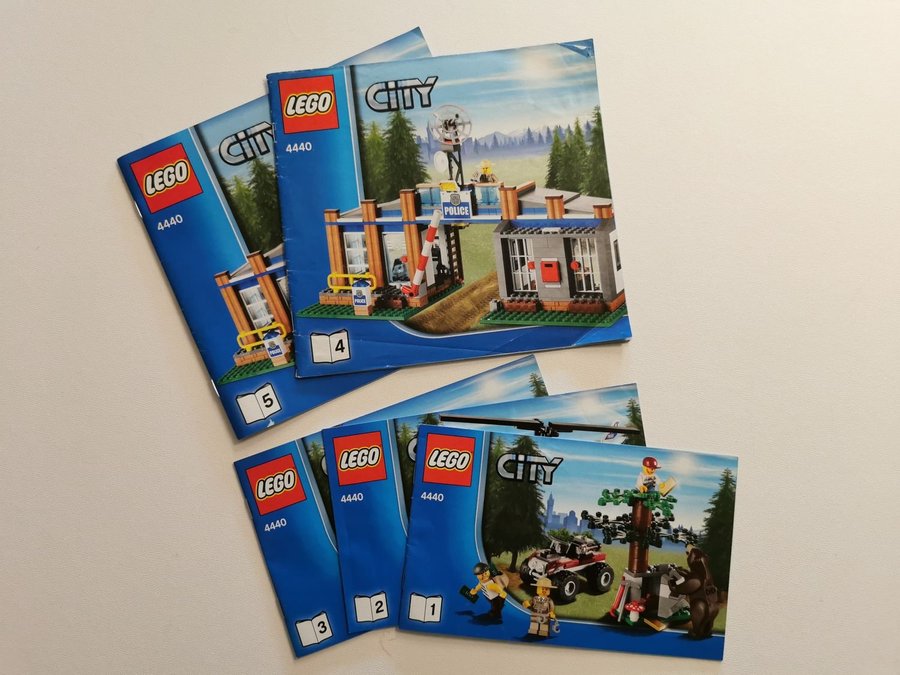 Lego - beskrivning - manual - city - träsk polisstation - 4044 - (5 delar)