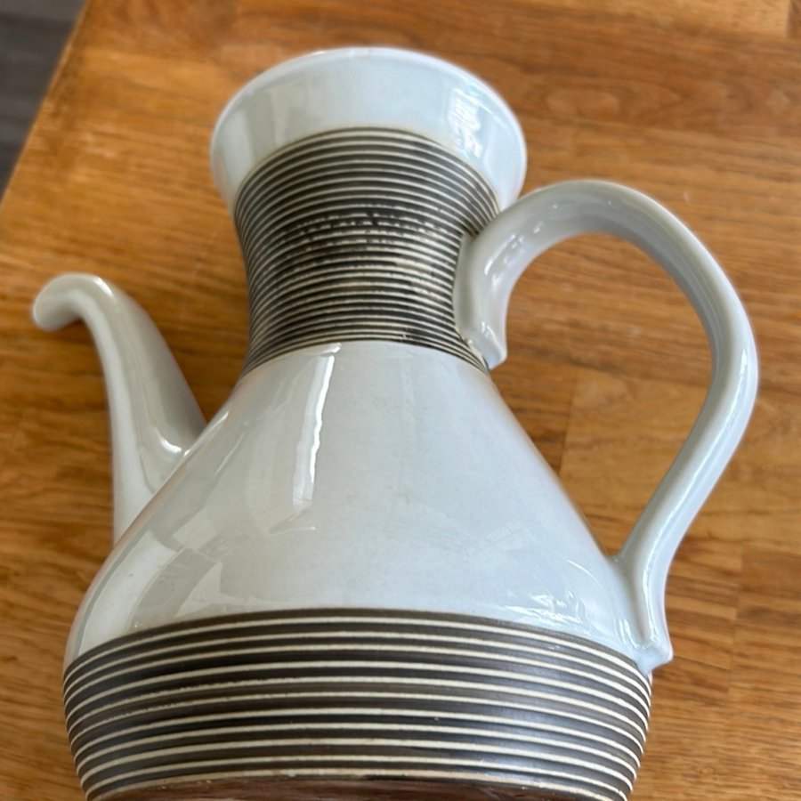 Rörstrand, "ENTRÉ", 1 st. kaffekanna H. 19 cm, Carl-Harry Stålhane.