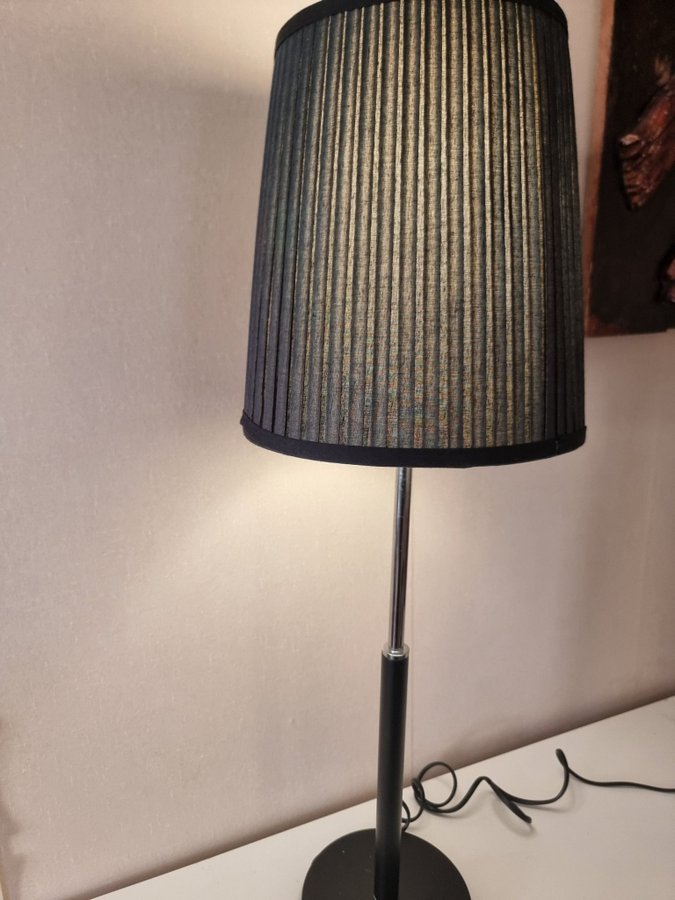 BELID stor bordslampa/golvlampa med svart plafong H: 71 cm.