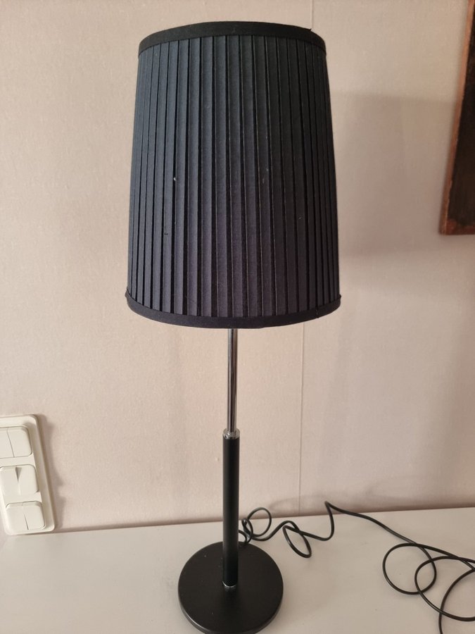 BELID stor bordslampa/golvlampa med svart plafong H: 71 cm.