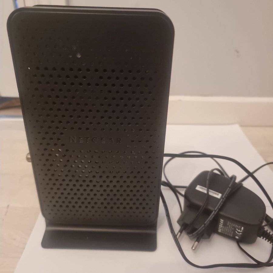 Netgear CG3700EMR Router