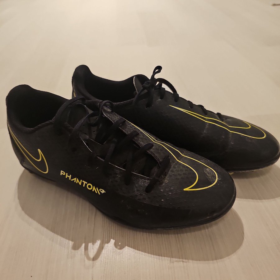 Nike Phantom fotbollsskor