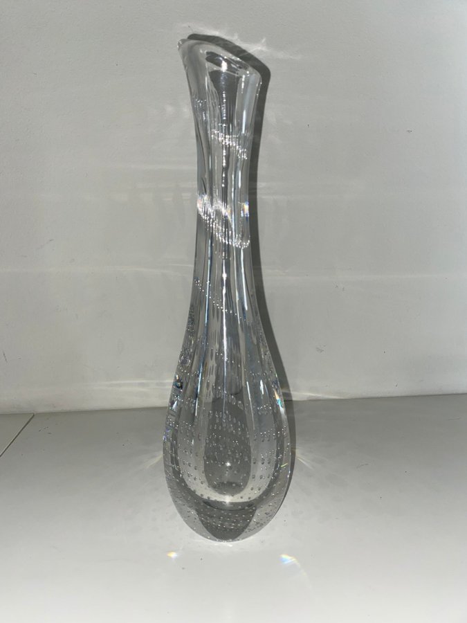 Vas - Glas - Vicke Lindstrand - Kosta - Signerad - Höjd ca 27 cm