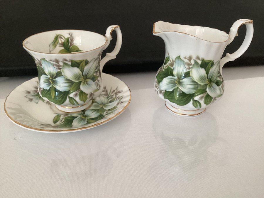 Royal Albert Trillium kopp/fat och mjolkanna vintage