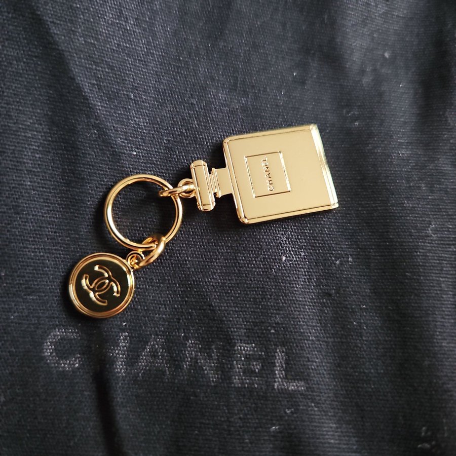 Chanel Beauté charm