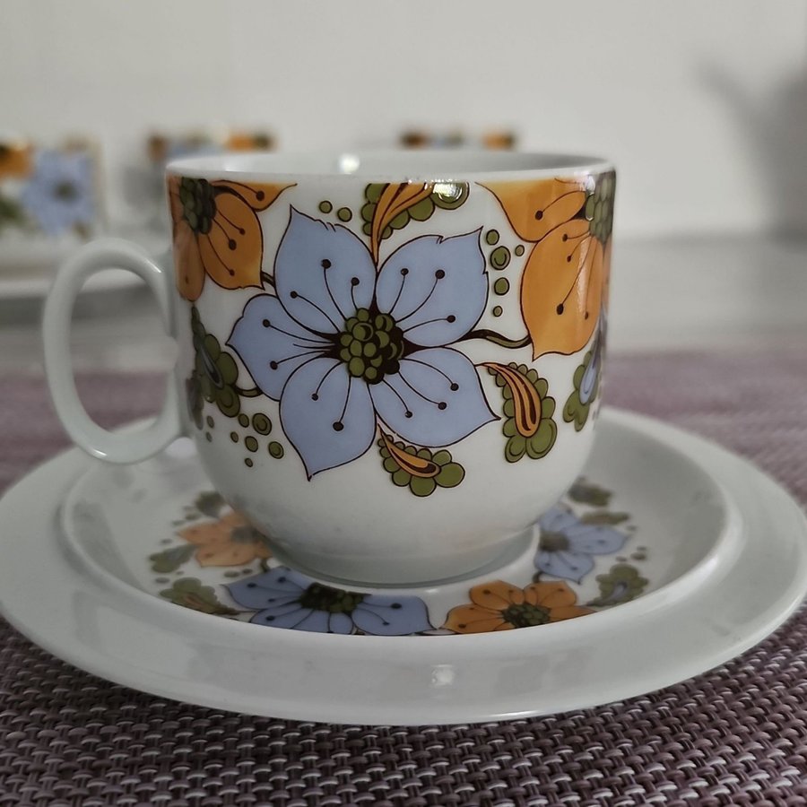 4 st Bavaria Flora (blå  gula blommor) kaffekoppar med fat