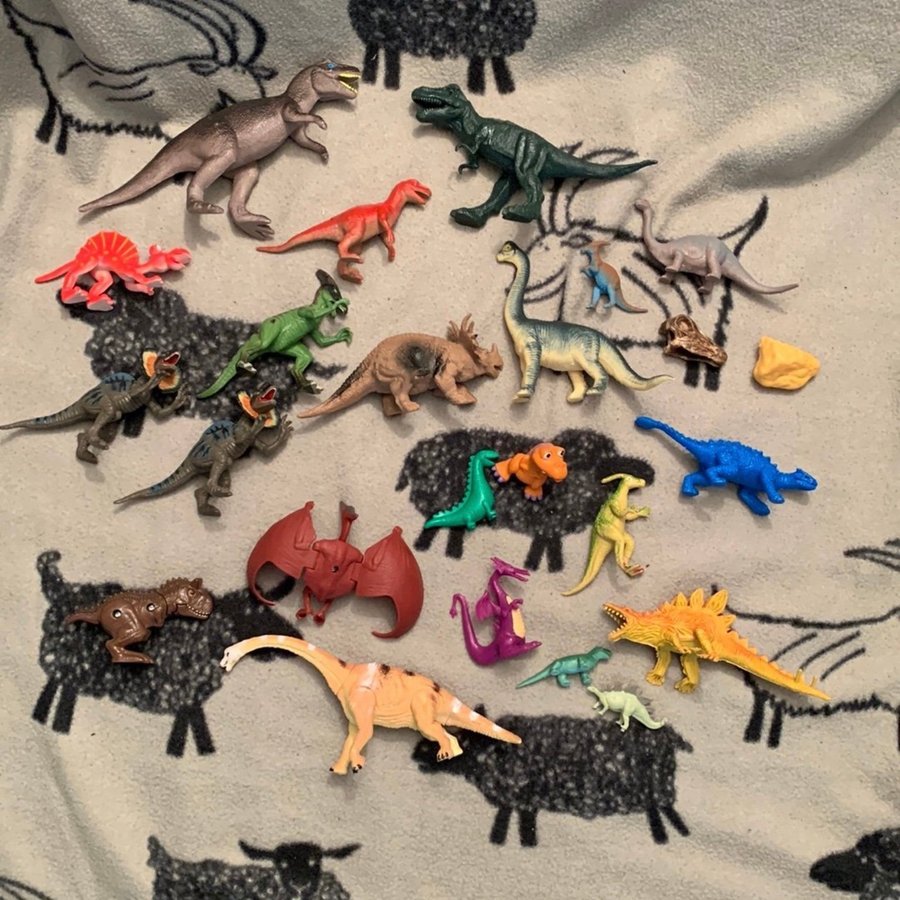 Stor samling dinosauriefigurer