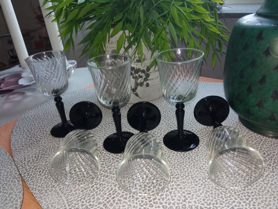 Sex (+1) vintage likör/spritglas Luminarc France Onyx Black