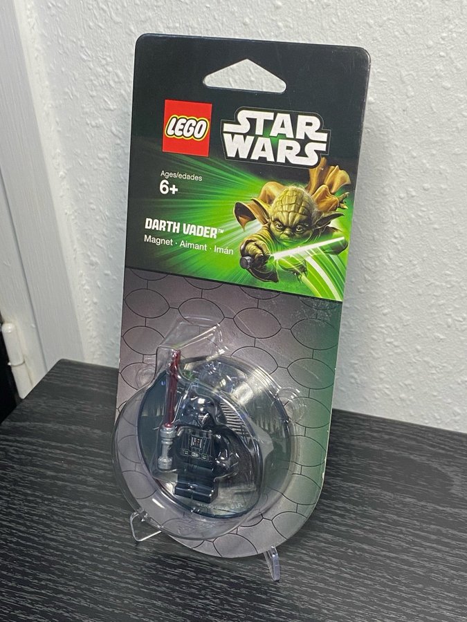 2013 Sealed LEGO Star Wars Darth Vader Magnet