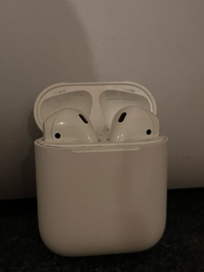 AirPods Gen 1