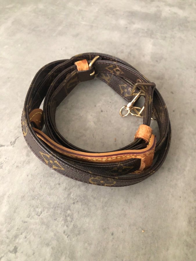 LOUIS VUITTON MONOGRAM AXELREMS REMSA ACCESSOARER