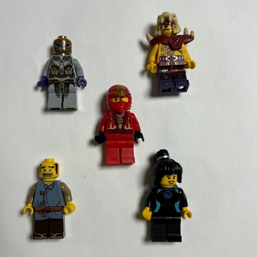 5 st LEGO Ninjago Minifigurer