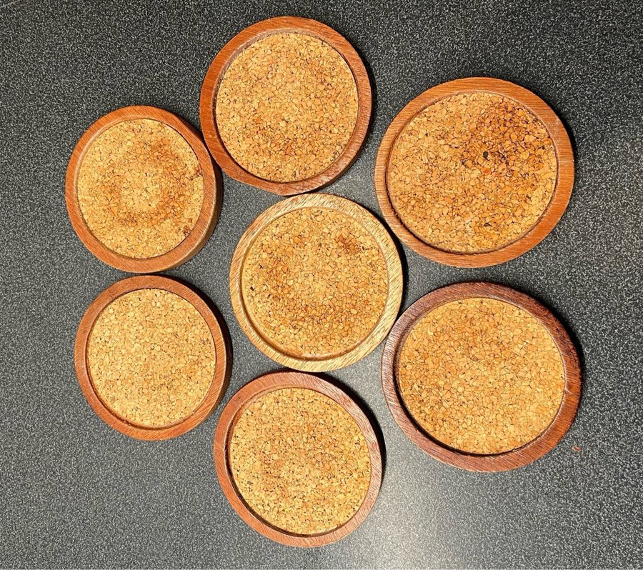 7 st teak-coasters med kork 7 st 8 cm diameter