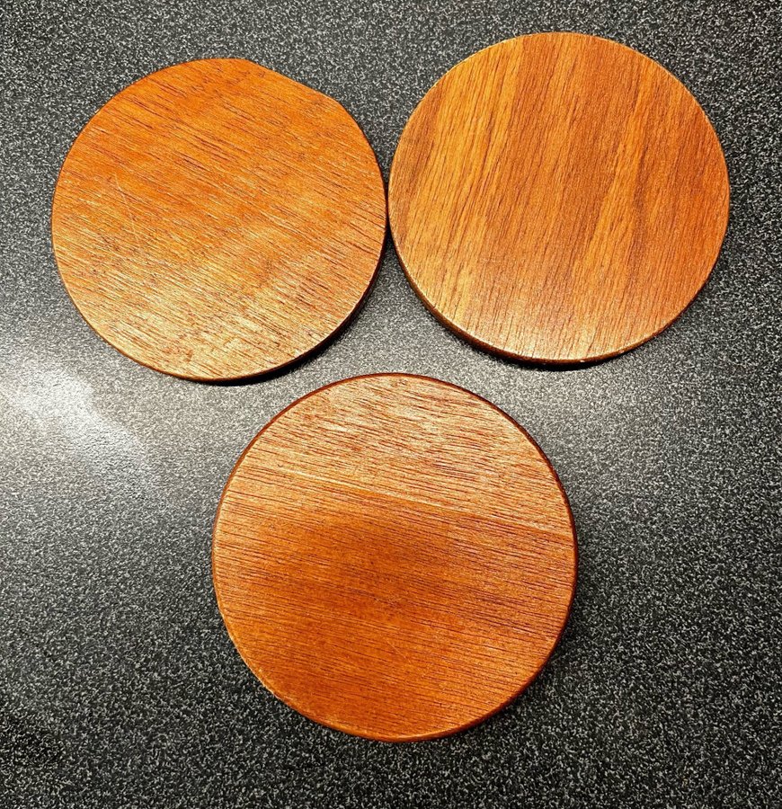 7 st teak-coasters med kork 7 st 8 cm diameter