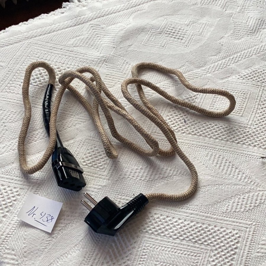 Elkabel äldre kabel i tyg som man hade till typ. Våffeljärn förr?