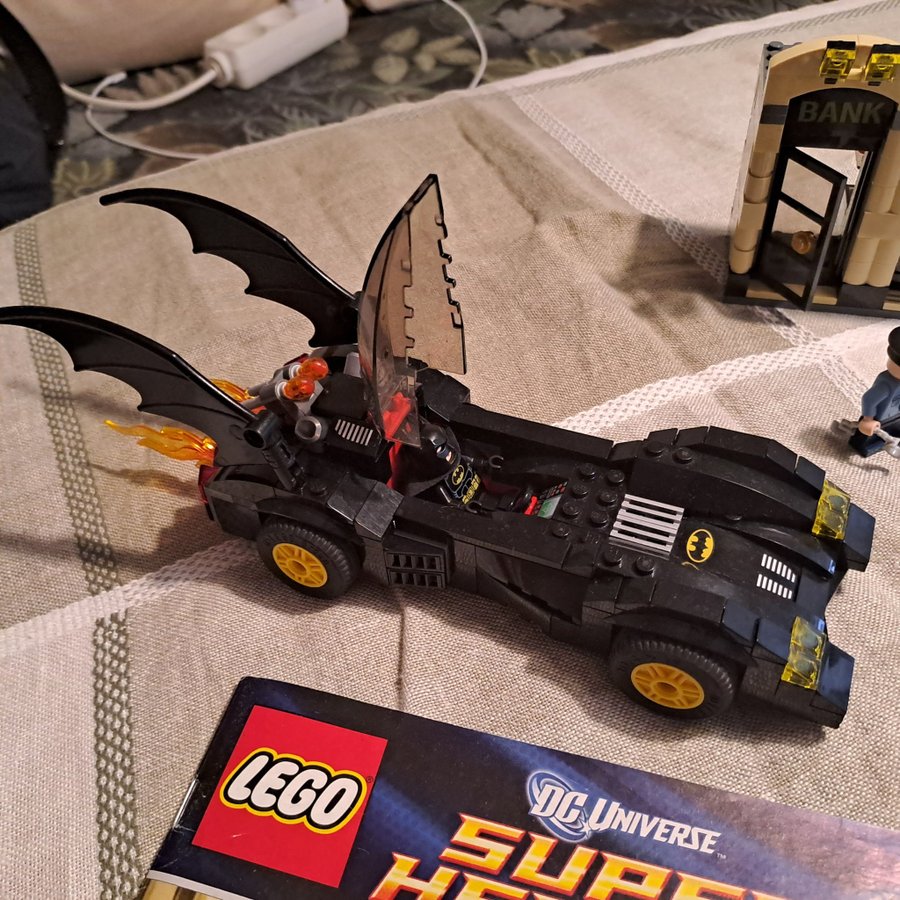 Lego 6864 - The Batmobile and the Two-Face Chase