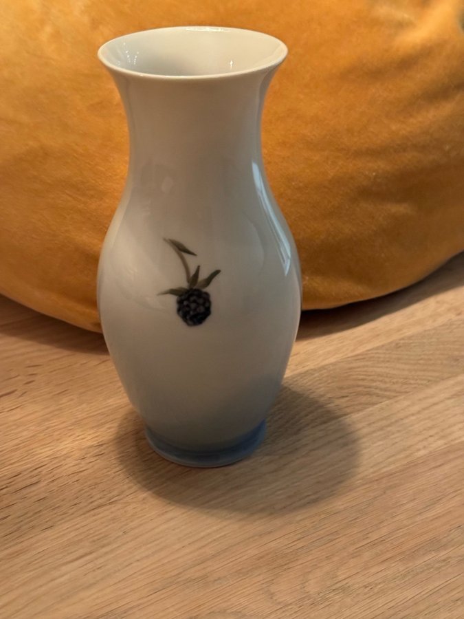 Vase i kongeligt porcelæn.