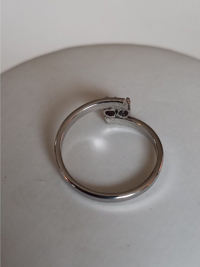 Minimalistisk RING äkta silver 835 RÖDA stenar stl 16.5