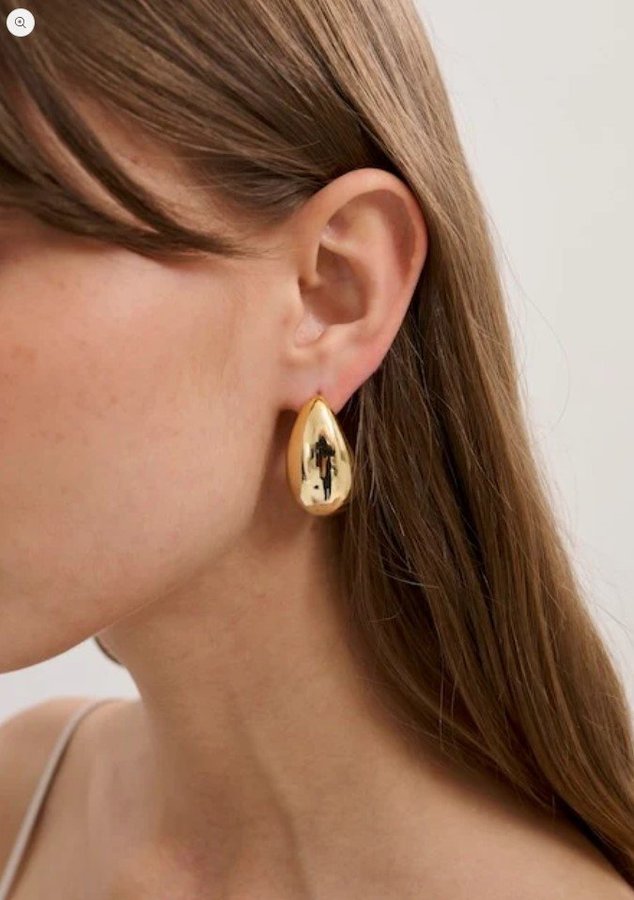 Tear Drop Earring; Anna Rossi design