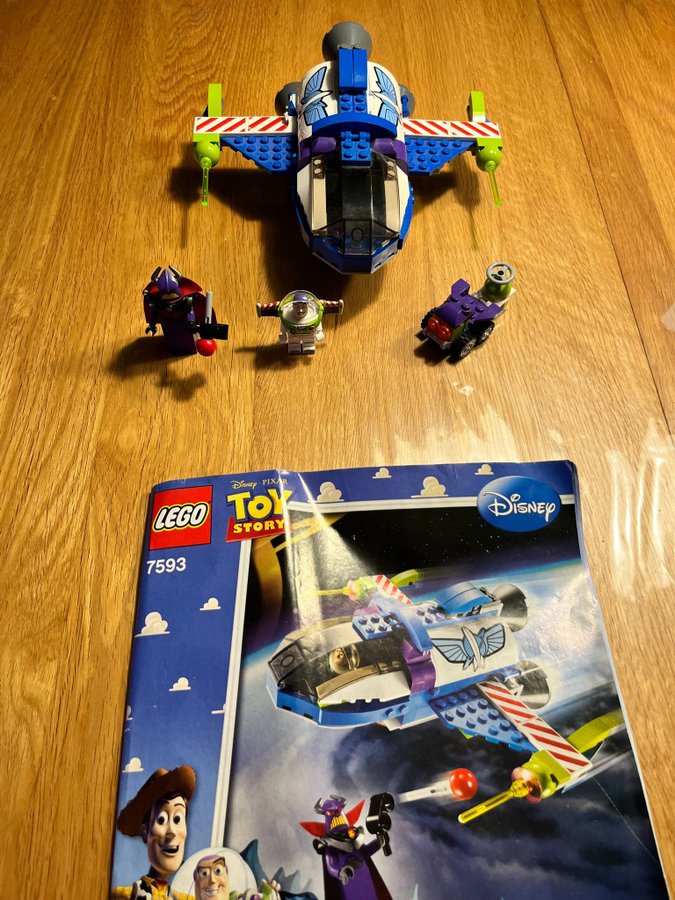 Lego 7593 - Buzz Lightyear's Starship