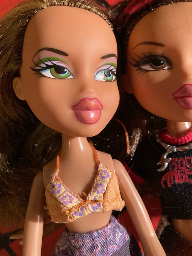 5 Bratz Dolls + Accessories