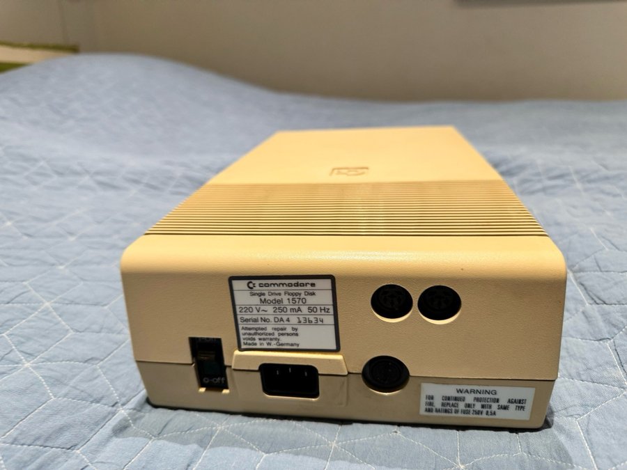 Commodore 1570 Disk Drive (13634)