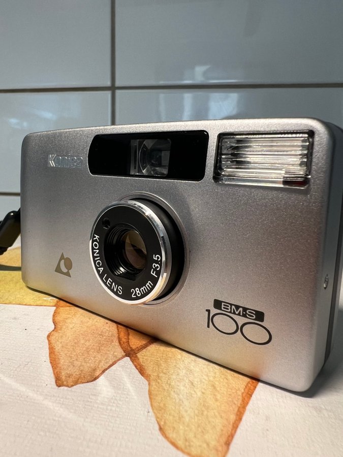 Konica BM-S 100 Kameran är i gott skick och funkar perfekt