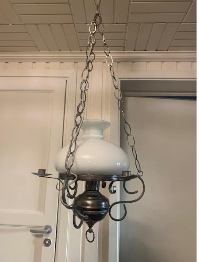 Hängande lampa med kedja för 3 stearinljus.