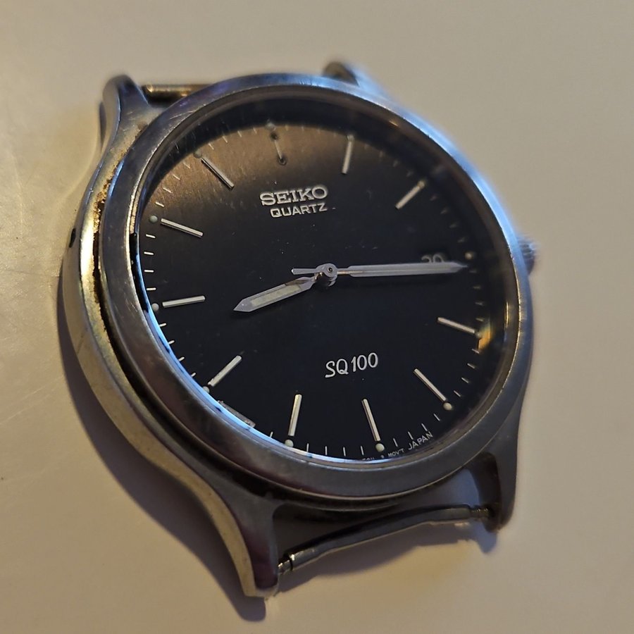 Seiko SQ100 Kvarts Herrarmbandsur