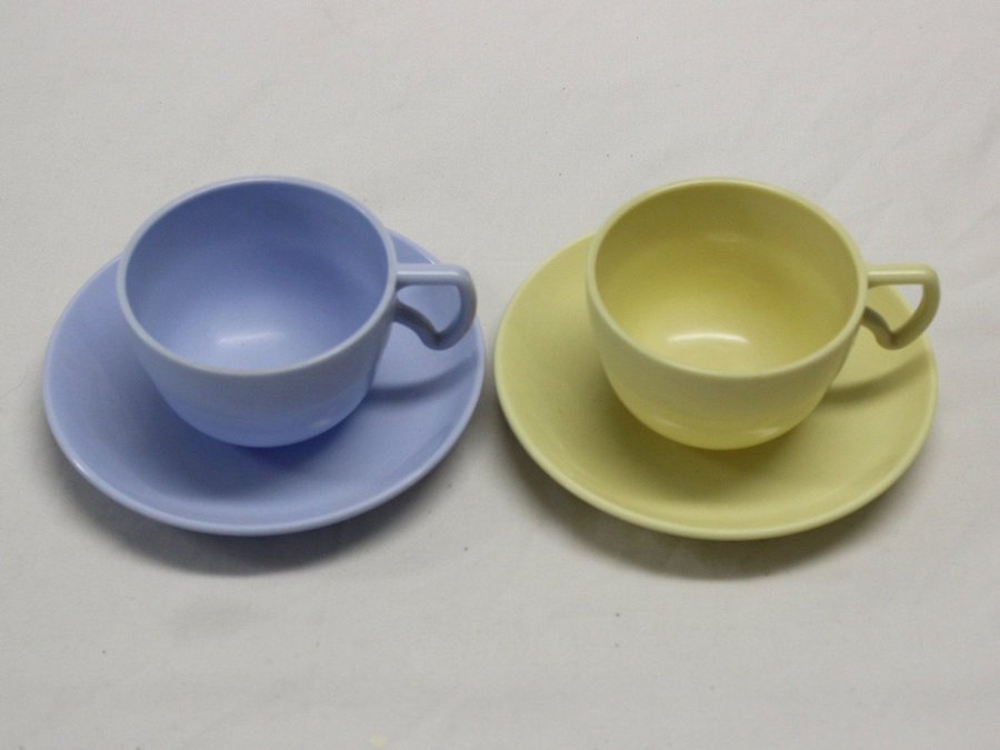 2 Vintage Picknick Kaffekopp Kaffekoppar m Fat Skaraplast Kristallon i Plast