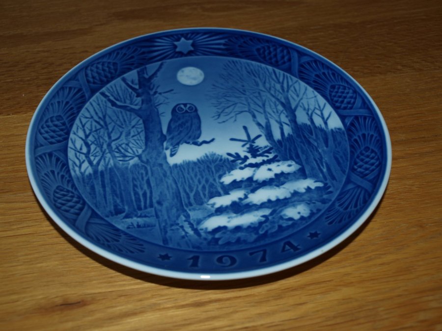 Royal Copenhagen Julfat 1974 "Vinterskumling, Winter Twilight"