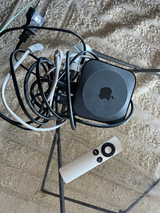 Apple TV 3rd gen 32gb, With Remote