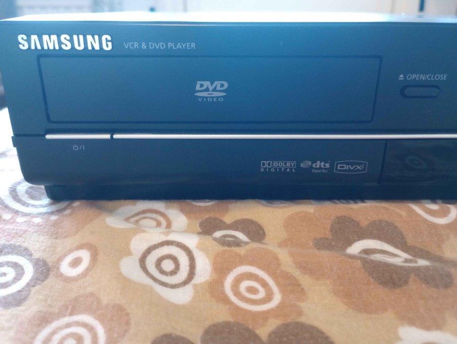 Samsung DVD-V6700 - DVD/VCR