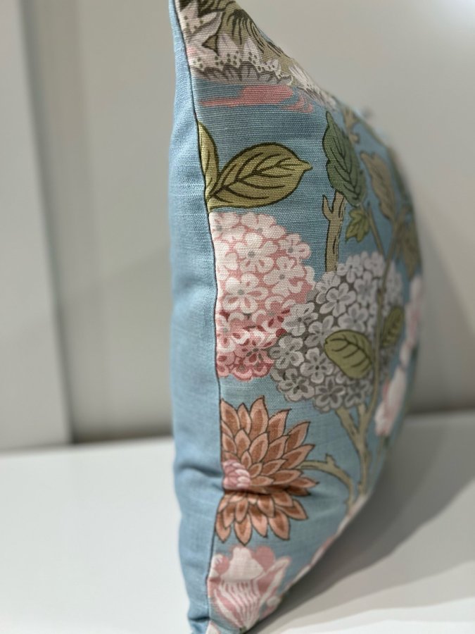 KUDDFODRAL TYG FRÅN SVENSKT TENN / GP  J BAKER / TEXTIL MAGNOLIA