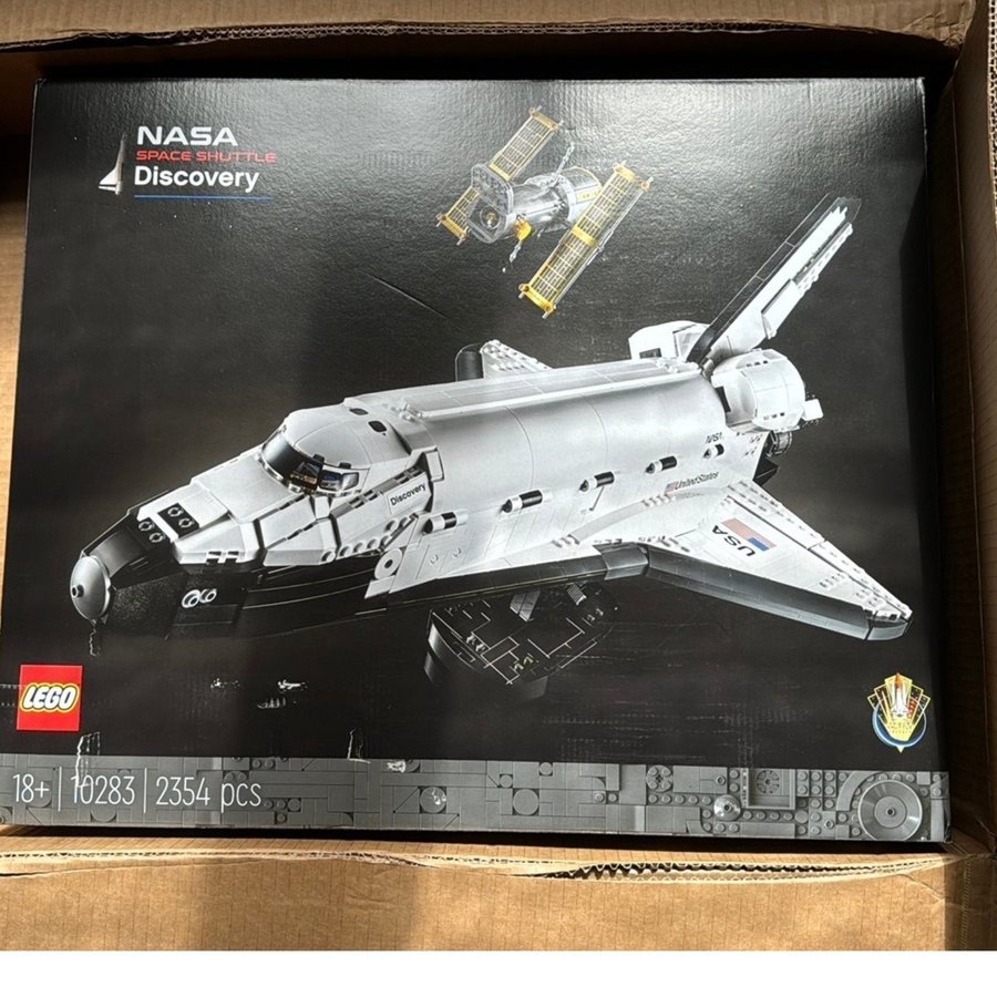 LEGO NASA Space Shuttle Discovery 10283