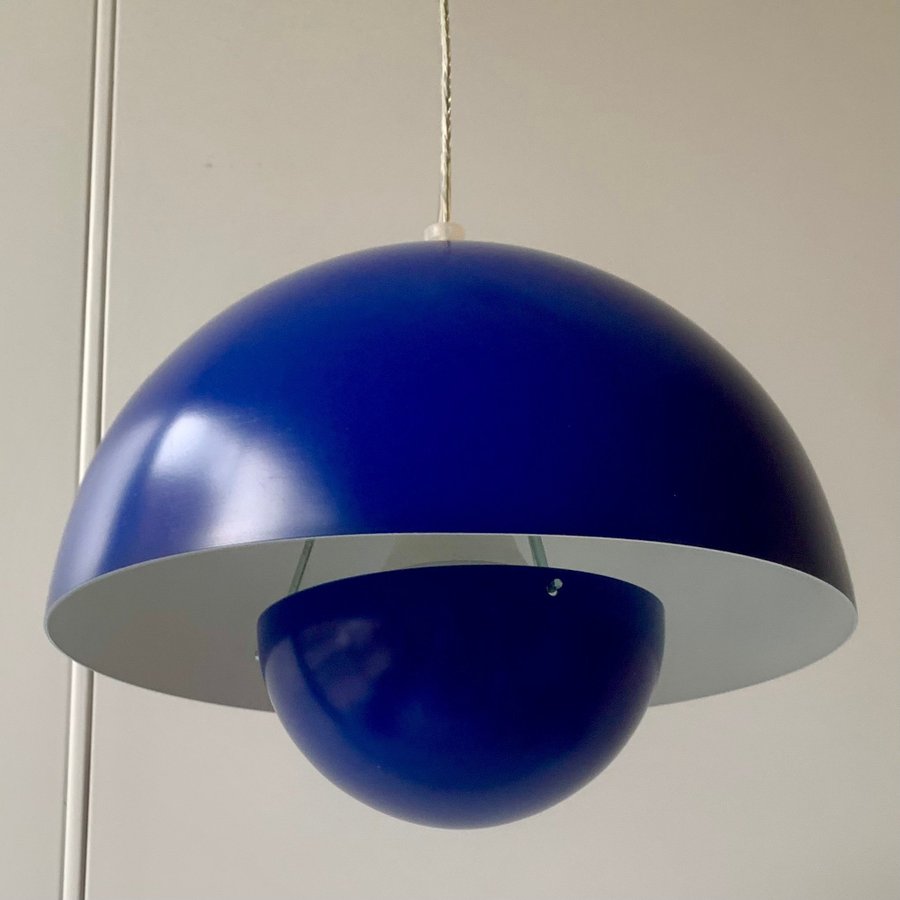 FlowerPot 2070 Verner Panton vintage blå taklampa FINT SKICK säljer 2 likadana