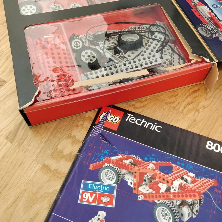 Lego 8064 - Technic Universal Motor Set 9V - med Låda  Manual